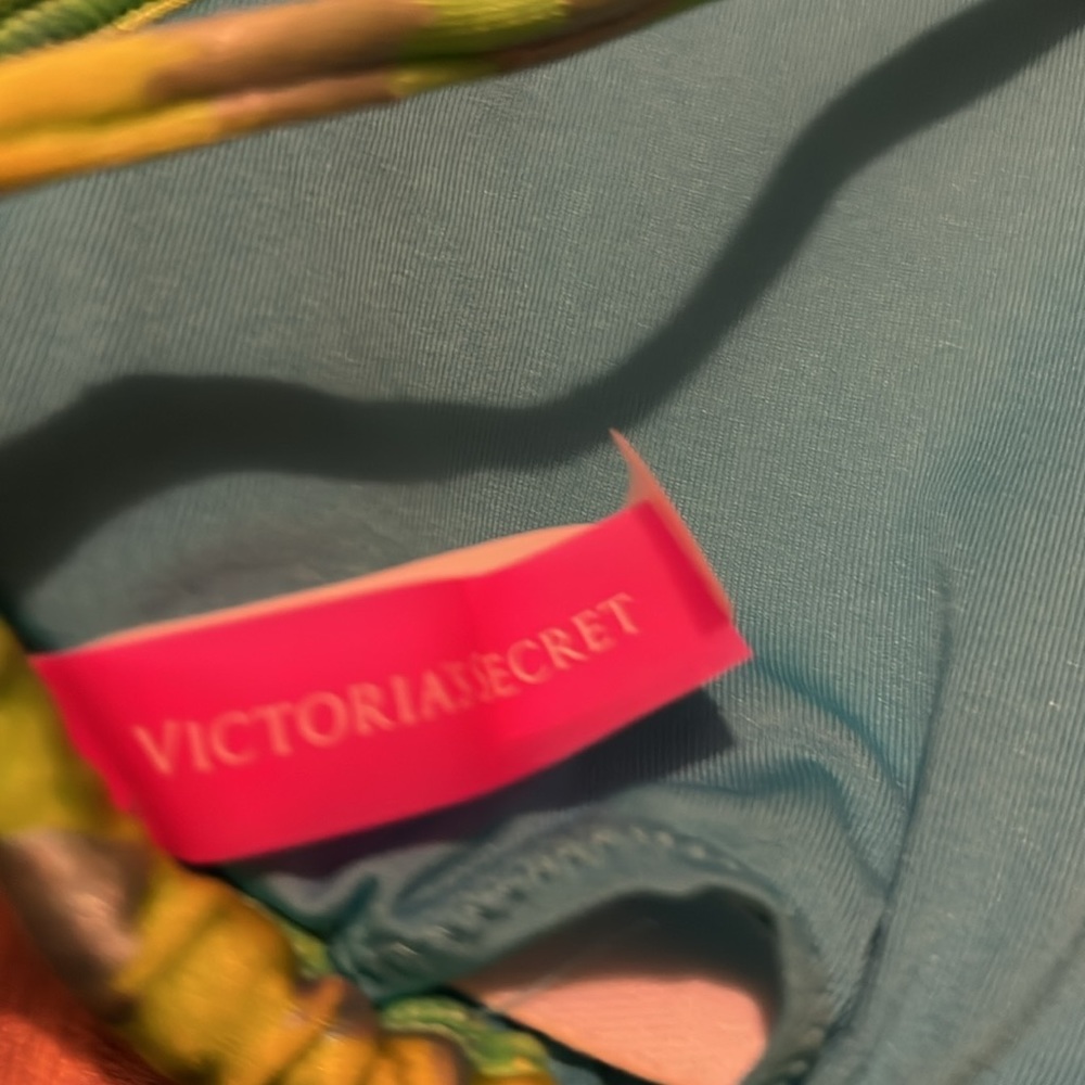 Victorias Secret Bikini - Picture 5 of 5